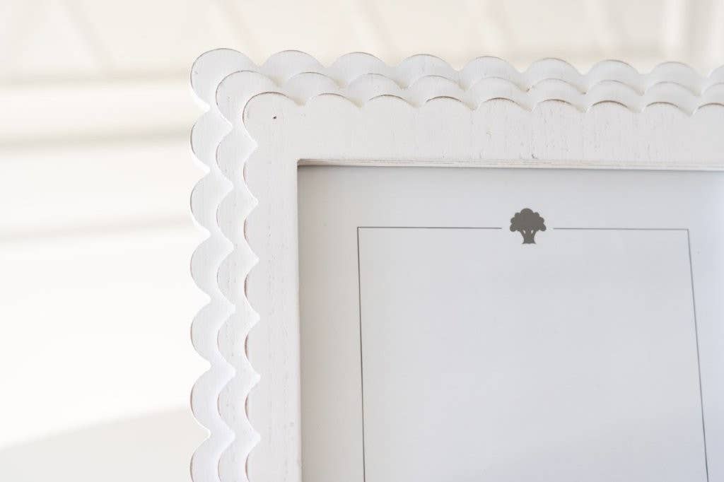 Wood Scallop photo frame for 8x10 pic, white - 17060
