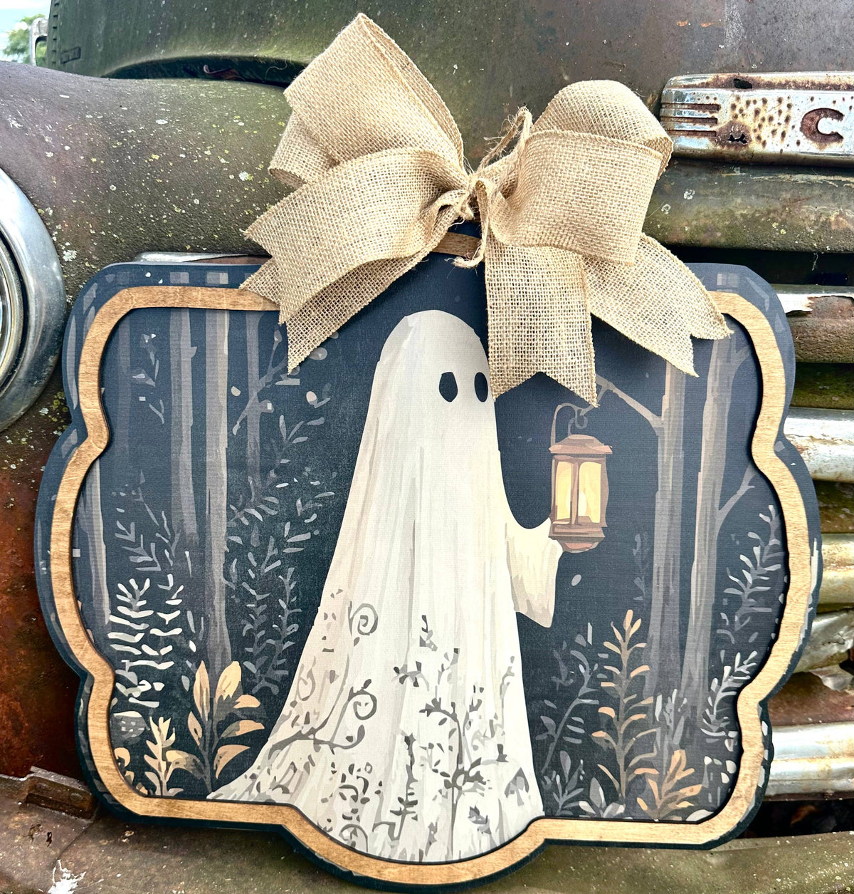 Round Wooden Sign 21.65" - Ghost with Lantern
