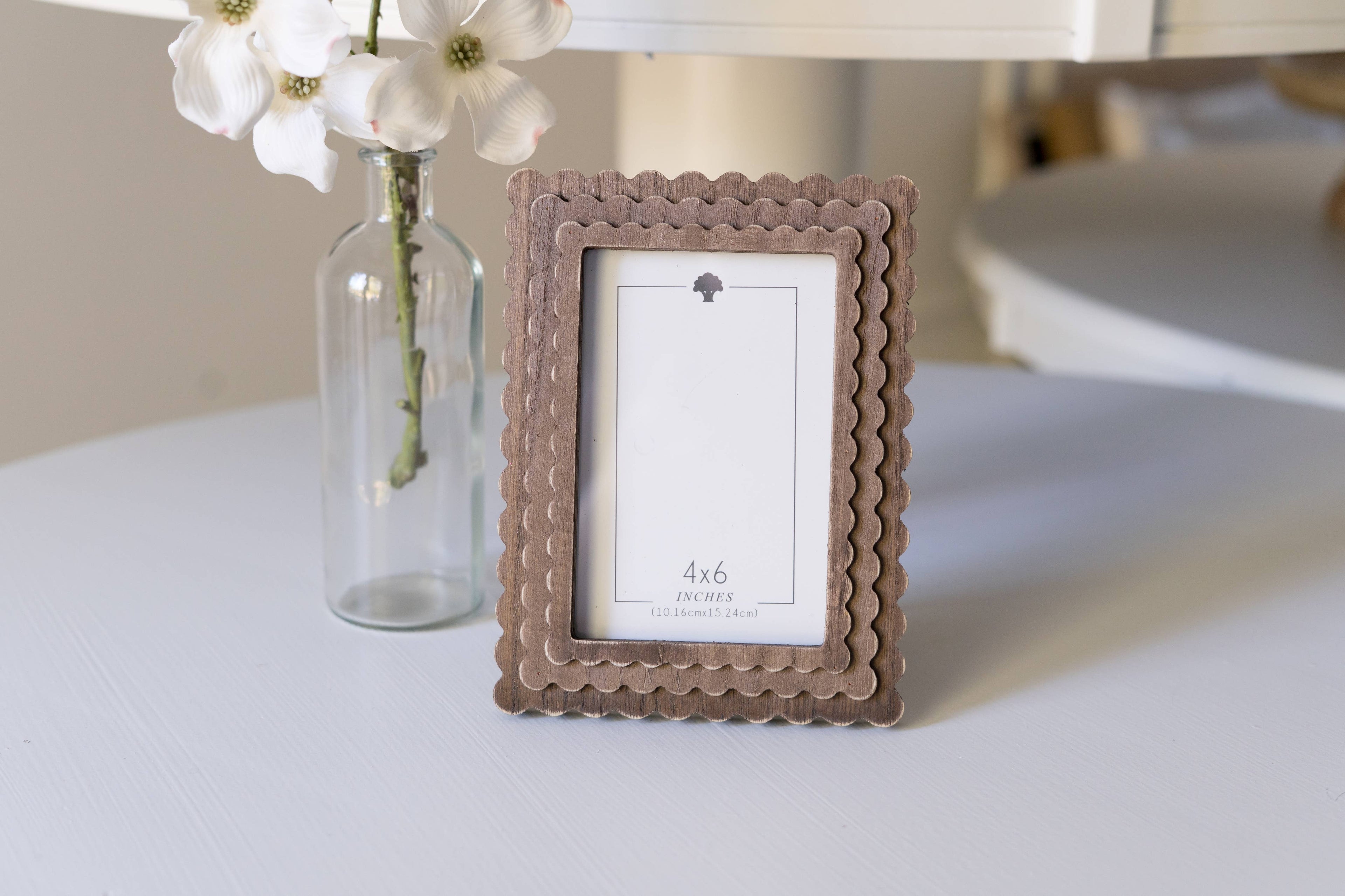17025 - 6x8 wood scallop photo frame for 4x6 pic, espresso