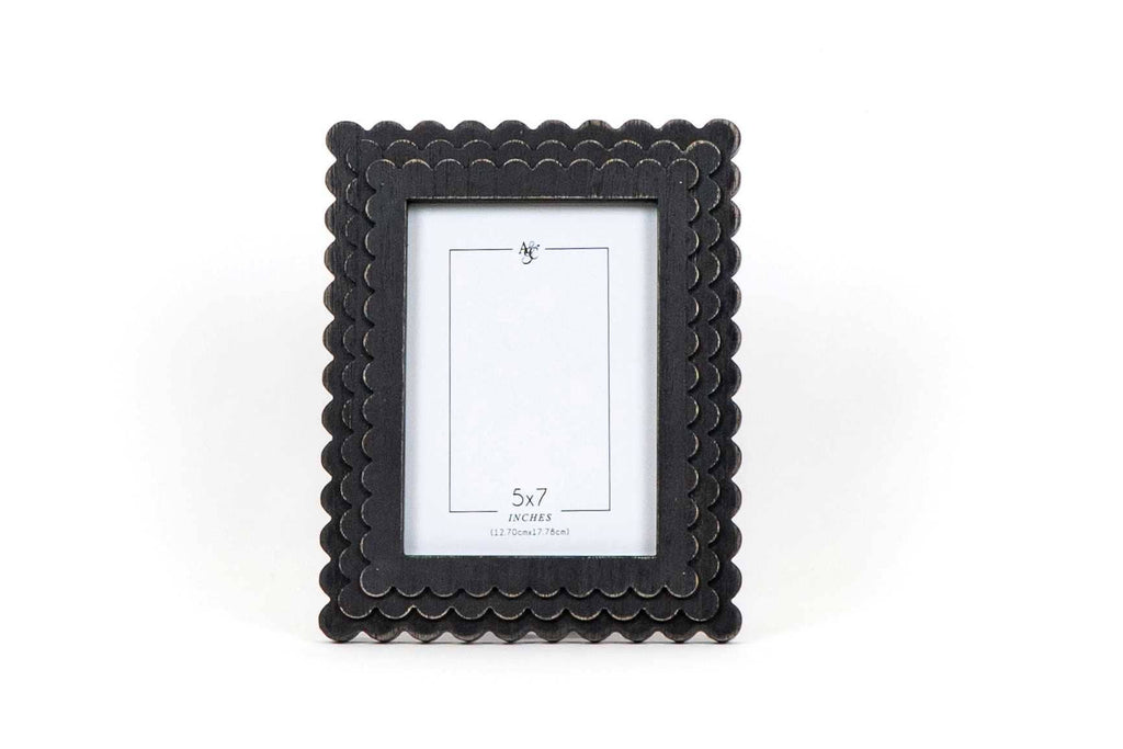 17026 - 8x10 wood photo frame (SCALLOP) blk (5x7 pic) 11804