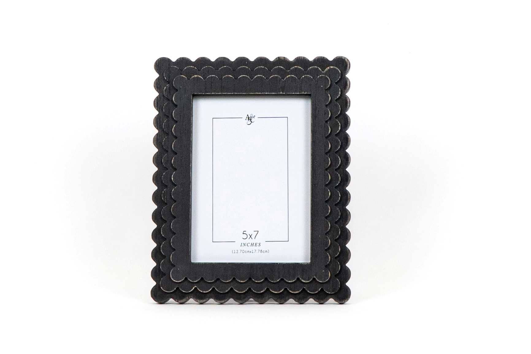 17026 - 8x10 wood photo frame (SCALLOP) blk (5x7 pic) 11804