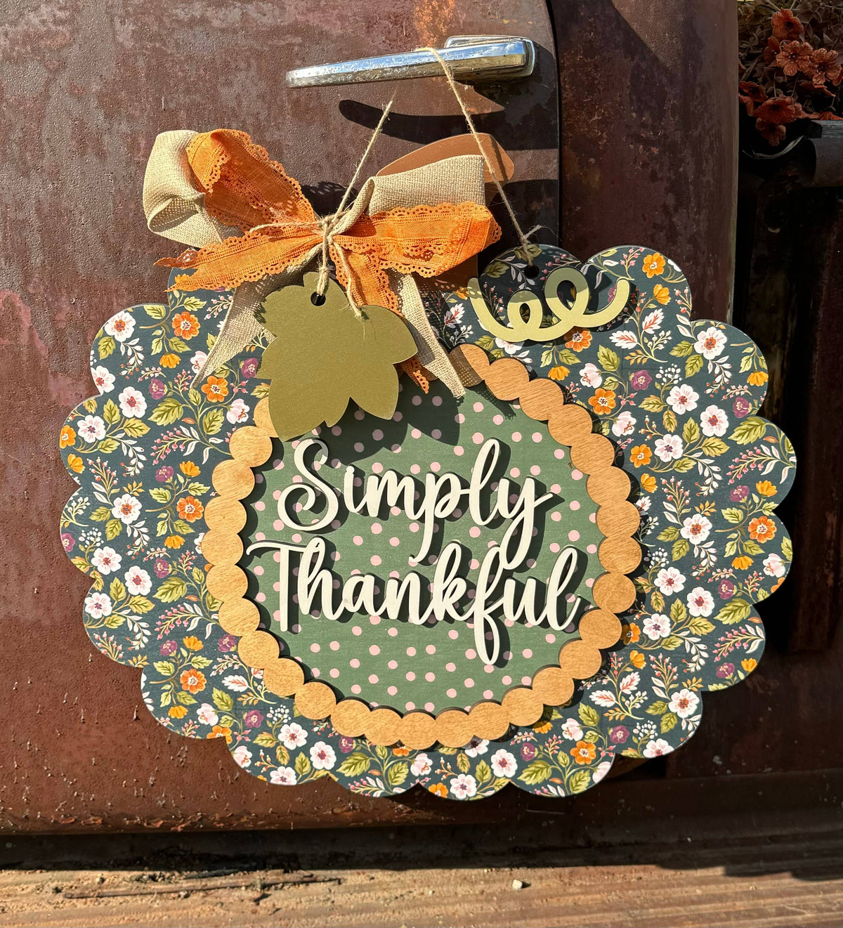 Simply Thankful Scalloped Pumpkin