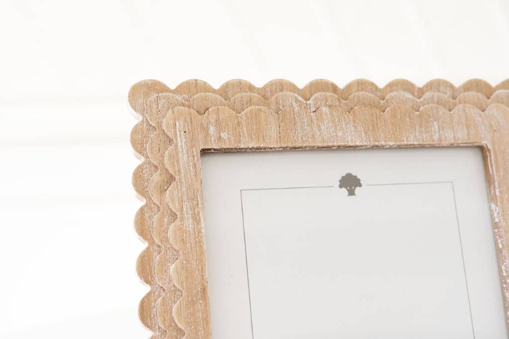 Wood scallop photo frame for 8x10 pic, natural - 17058