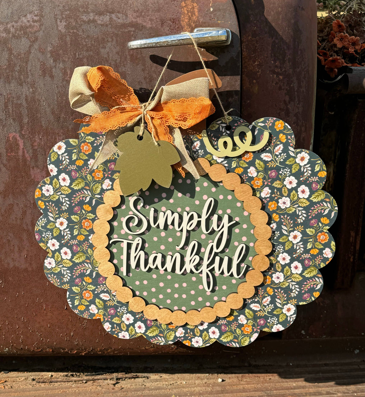 Simply Thankful Scalloped Pumpkin