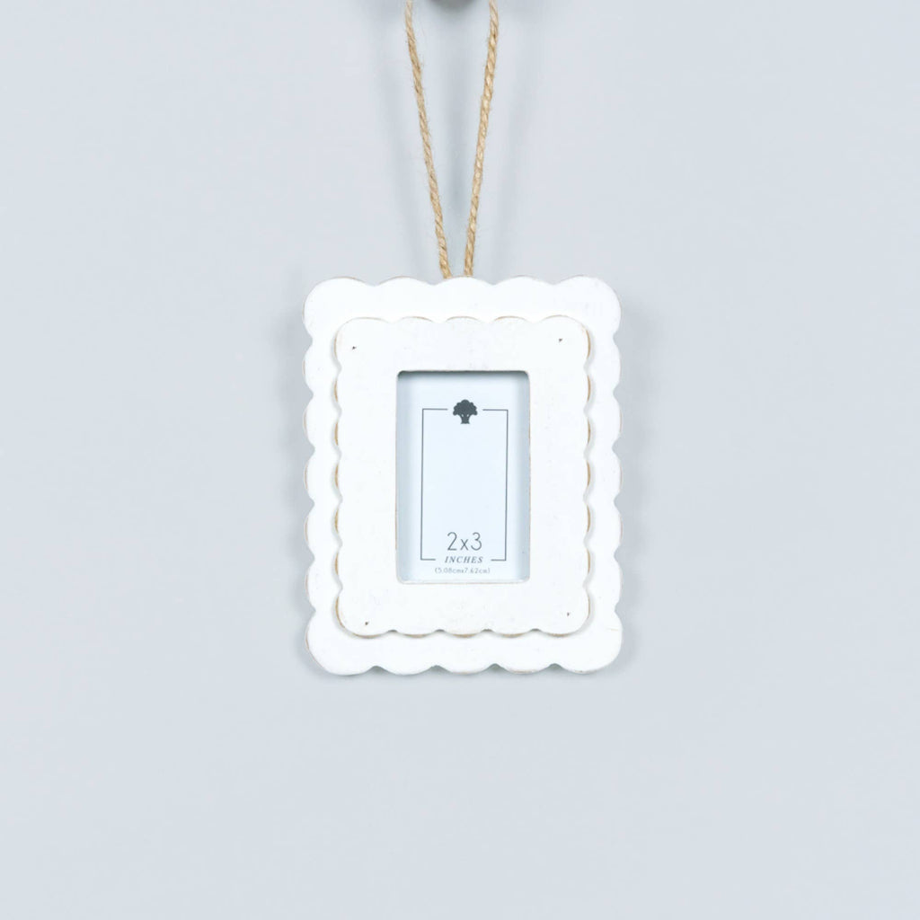Wood scallop photo frame ornament 2x3 pic, white  - 17049