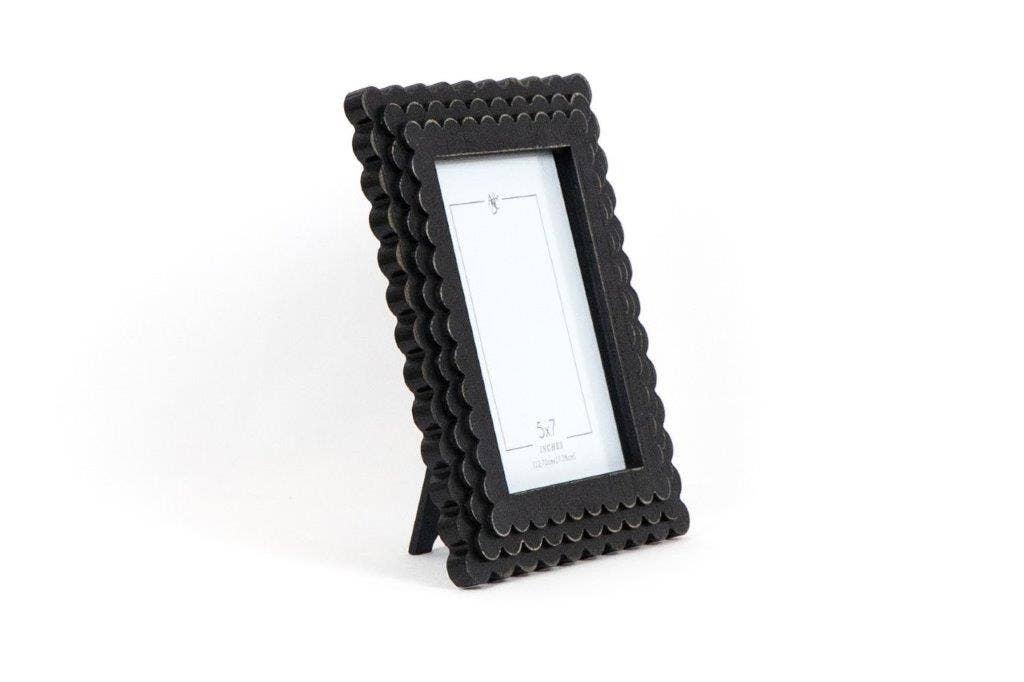 17026 - 8x10 wood photo frame (SCALLOP) blk (5x7 pic) 11804