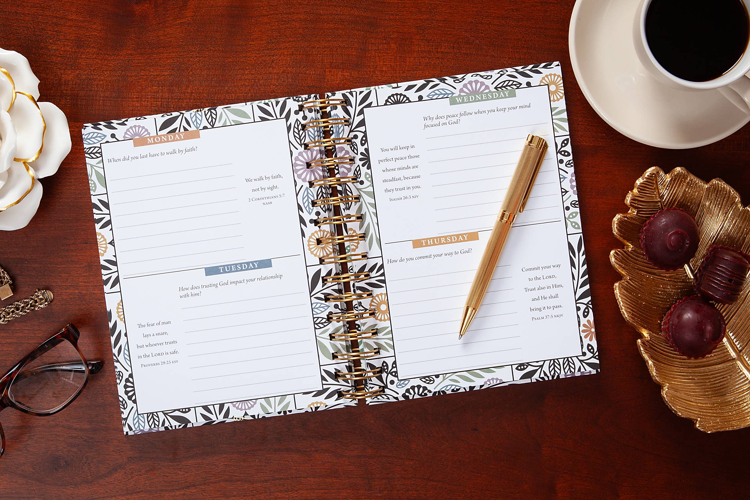 Daily Bible Study for Women (Devotional Journal) NEW!