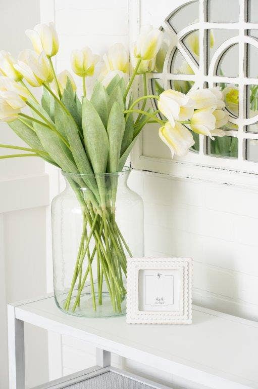 17017 - 6x6x1 wood photo frame (SCALLOP) wh (4x4) pic 11846