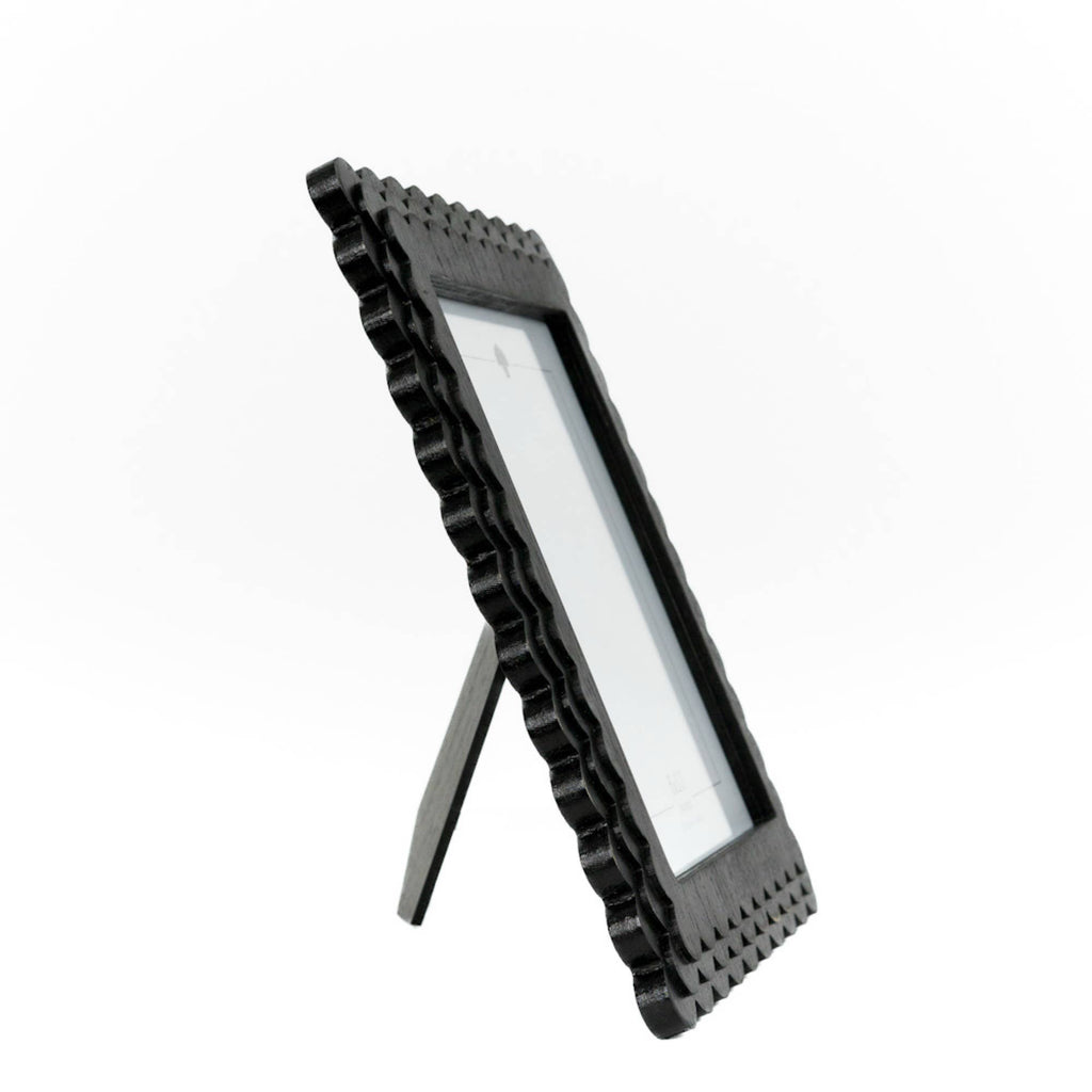 Wood scallop photo frame for 8x10 pic, black  - 17059