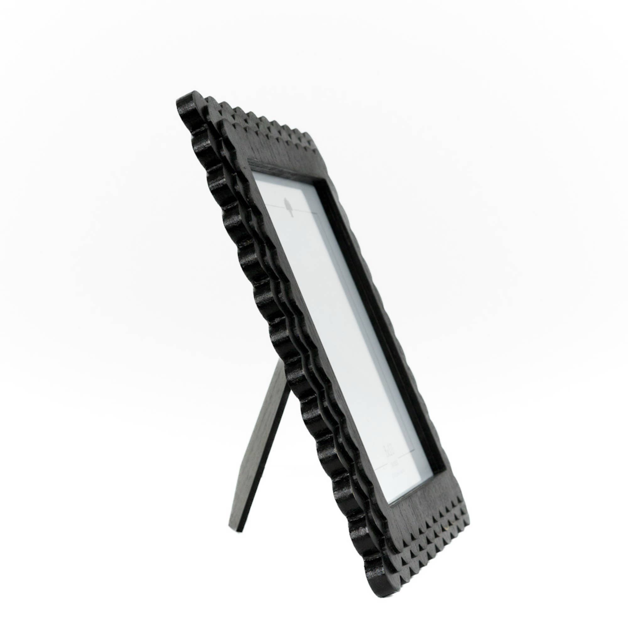 Wood scallop photo frame for 8x10 pic, black  - 17059