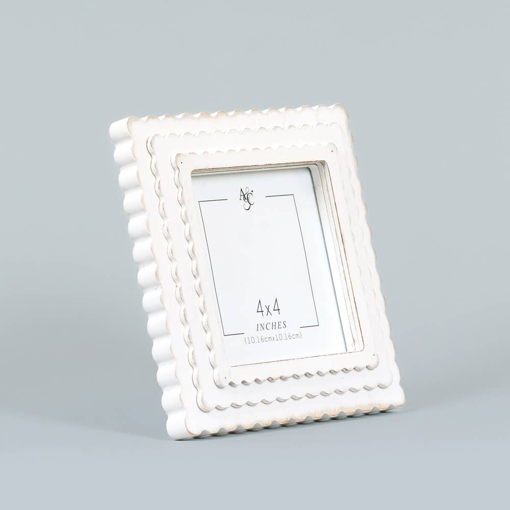 17017 - 6x6x1 wood photo frame (SCALLOP) wh (4x4) pic 11846