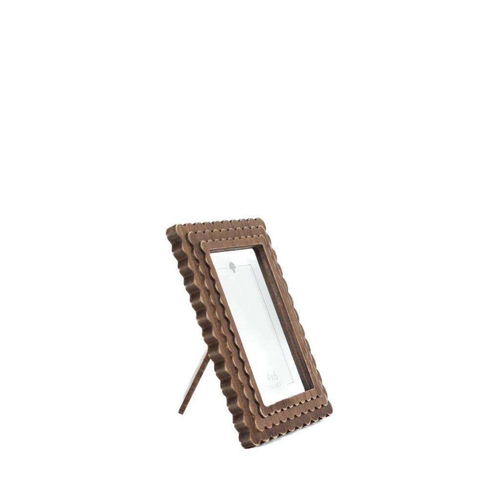 17025 - 6x8 wood scallop photo frame for 4x6 pic, espresso