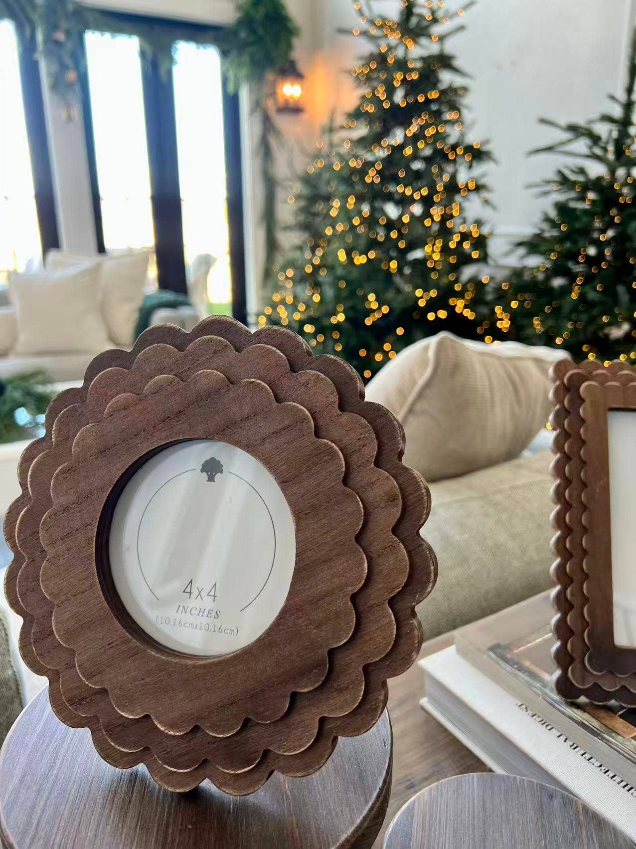 17035 - 8x8 wood scallop photo frame (ROUND) for 4x4 pic