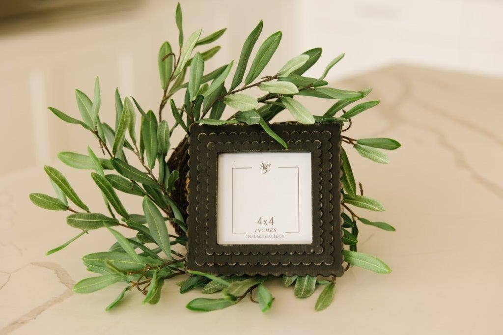 17016 - 6x6x1 wood photo frame (SCALLOP) black (4x4) 11807
