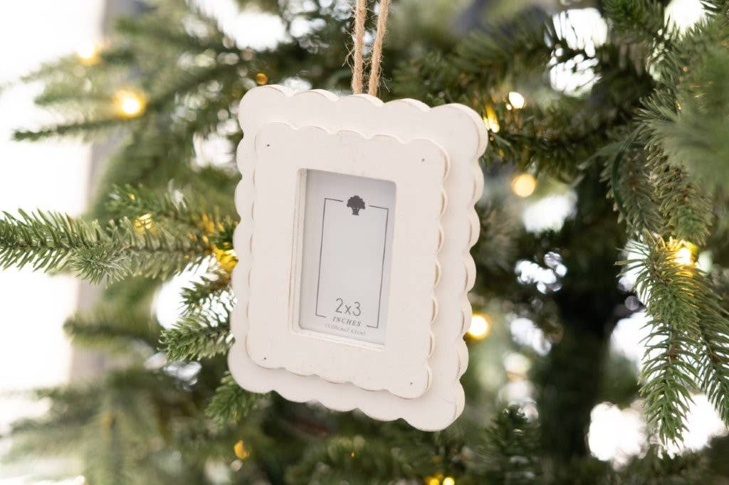 Wood scallop photo frame ornament 2x3 pic, white  - 17049